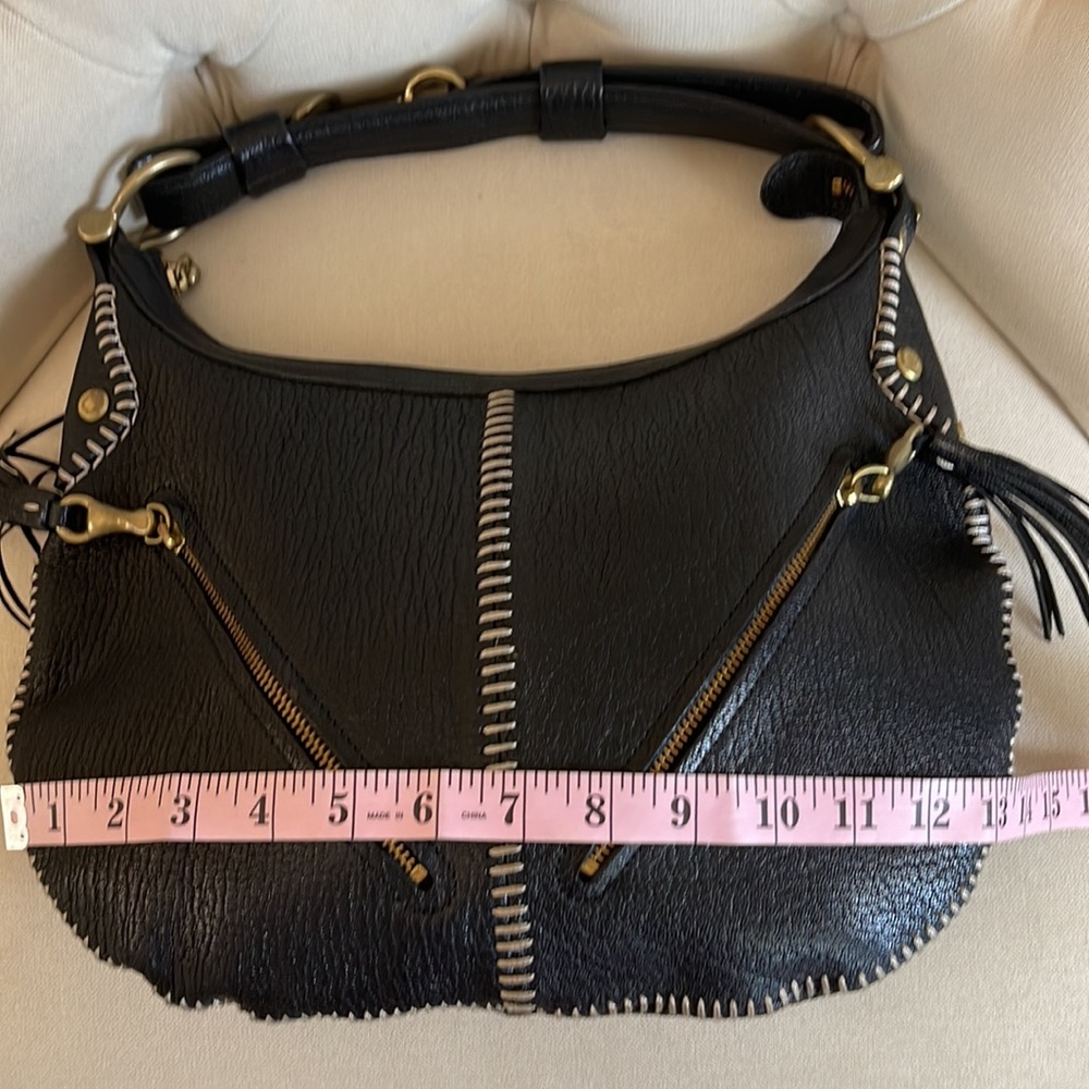 Chic Black Hobo Bag with Sleek Design - Picture 8 of 12
